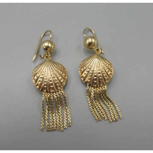 28 - 18ct yellow gold, shell tassel drop earrings, stamped k18 Italy, 8.60g (2)