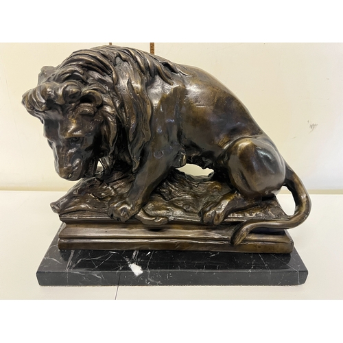 1255 - Modern lion and boar bronze study, on a black marble plinth base, L27.5cm