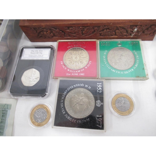 695 - Collection of British and International coins to inc. small collection of silver content coins inc. ... 