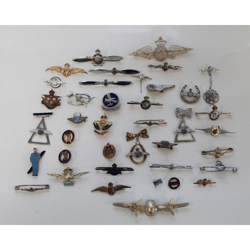 1426 - Large collection of RAF badges, pins, sweetheart broches. (39)