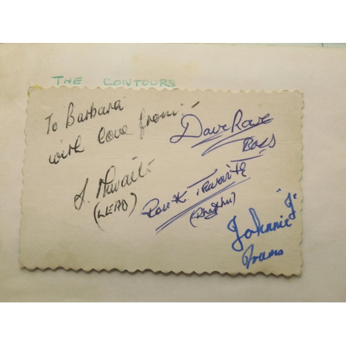 226 - C20th autograph book cont. signatures from The Crestas, The Mark V Rhythm Group, Johnny Winters and ... 