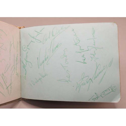 226 - C20th autograph book cont. signatures from The Crestas, The Mark V Rhythm Group, Johnny Winters and ... 