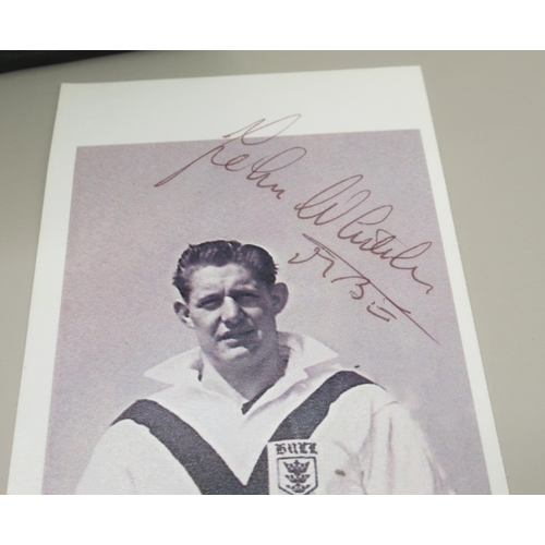 227 - C20th autograph book cont. signatures from the New Zealand Rugby League 1947/48 team, Horatio Carter... 