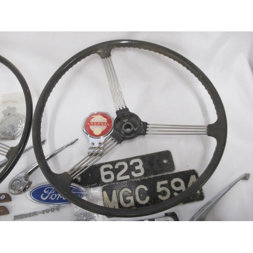 372 - Collection of automobilia to inc. 2 Morris Minor steering wheels, Morris Minor Badges, hood ornament... 