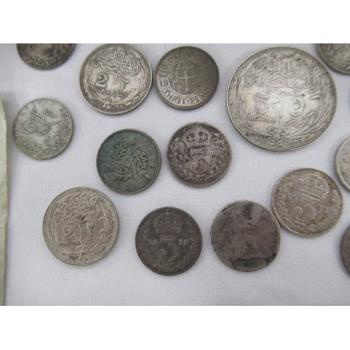 137 - Mixed collection of British and International coins & Banknotes to inc. small collection of Silver c... 