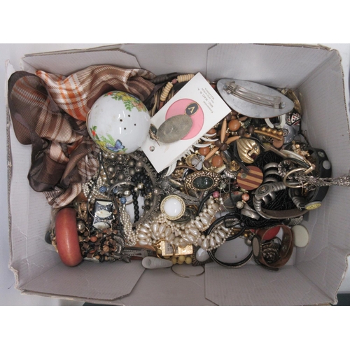 164 - Large collection of costume jewellery to include earrings, necklaces, bracelets, brooches, watches, ... 