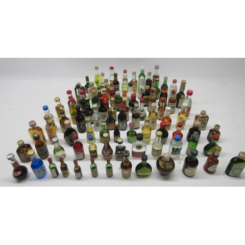 1333 - Collection of alcohol miniatures