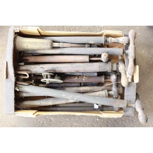 383 - Collection of stirrup pumps