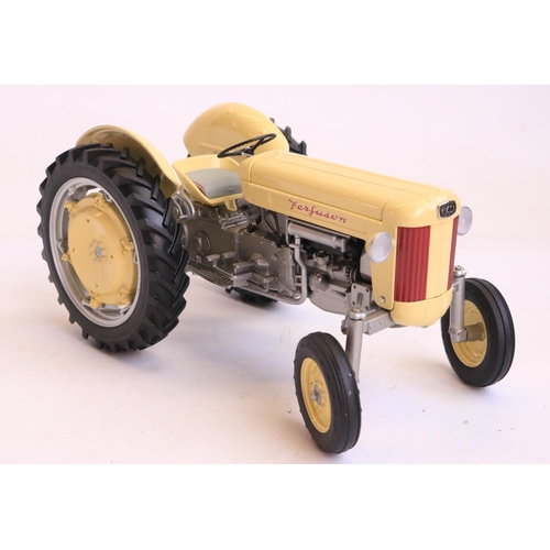 43 - Boxed Universal Hobbies 1/16 scale limited edition (1500 pcs) diecast 1957 Ferguson Hi40 tractor mod... 