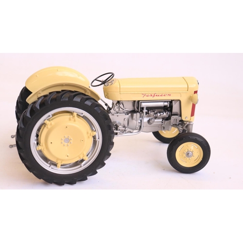 43 - Boxed Universal Hobbies 1/16 scale limited edition (1500 pcs) diecast 1957 Ferguson Hi40 tractor mod... 