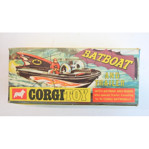 84 - Vintage boxed Corgi 107 Batboat in good slightly dusty overall condition, some peeling of stickers, ... 