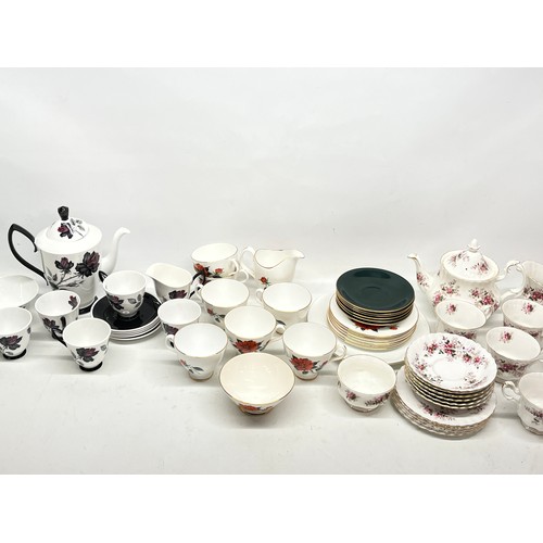 382 - Collection of Royal Albert tea ware incl. 'Lavender Rose', 'Tahiti' and 'Masquerade' (3 boxes)