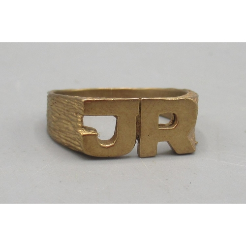 378 - 9ct yellow gold ring with JR initials, stamped 375, size S, 4.93g