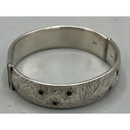 639 - Silver bangle with engraved floral design, Rigby & Wilson, Birmingham, 1971, 1.07ozt and another ban... 