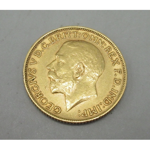 66 - George V, 1911 full sovereign, 8.1g