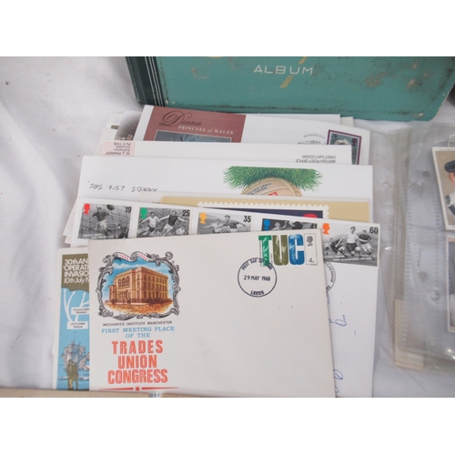 793 - 2 folders cont. c20th Australian stamps, small collection of loose FDCs', some cigarette cards & 4 S... 