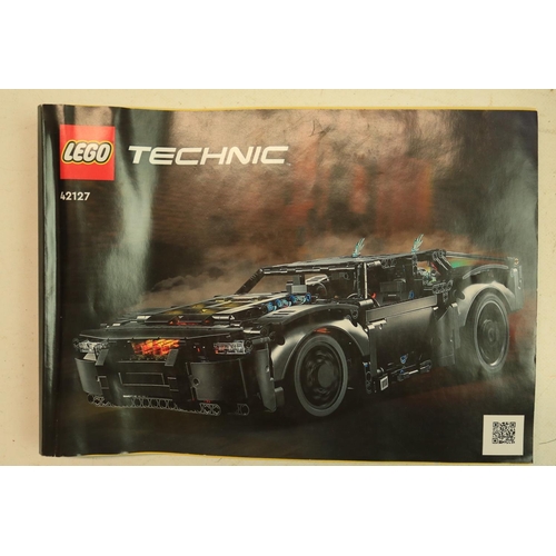 424 - Two Lego Batman Batmobiles to include large set 76139 1989 Batmobile (model a little dusty) and Tech... 