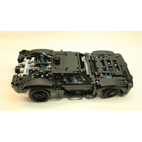 424 - Two Lego Batman Batmobiles to include large set 76139 1989 Batmobile (model a little dusty) and Tech... 