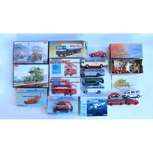 101 - Collection of twenty six sealed magazine issued diecast fire engine models from Del Prado, fifteen b... 