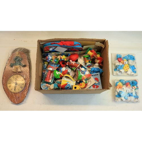 521 - Collection of Smurf themed toys, models, games, puzzles, magazines (including foreign language editi... 