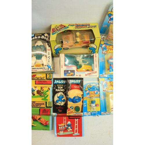 521 - Collection of Smurf themed toys, models, games, puzzles, magazines (including foreign language editi... 