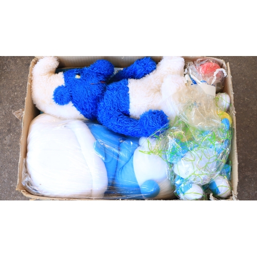 522 - Smurf collection to include soft toys, playing cards, top trumps, 3D View Master, masks, activity bo... 