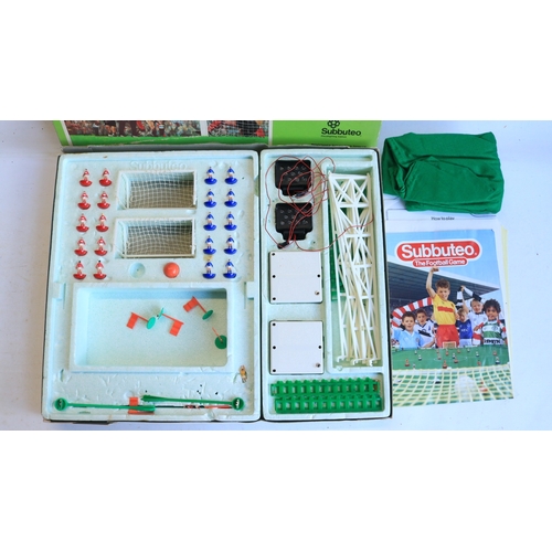 604 - Collection of Subbuteo table football to include a Floodlighting Edition box Set, teams (many figure... 