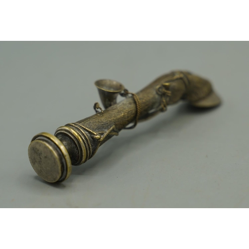 1408 - Early 20th century cast metal Deer slot pipe tamper, with rope tied hunting horn detail and screw of... 