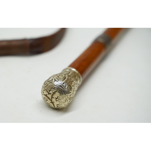 1406 - Swaine of England staghorn hunting whip, Victorian mallacca walking cane with silver mounts, 91cm (m... 