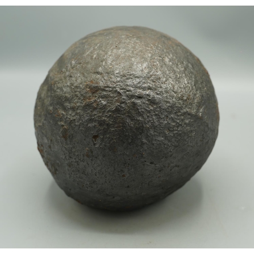 1367 - Large shipwreck cannon ball, approx 6.5