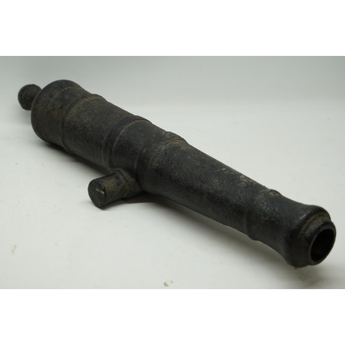 1368 - Reproduction 18th/19th century style heavy cast signal cannon barrel, 72cm