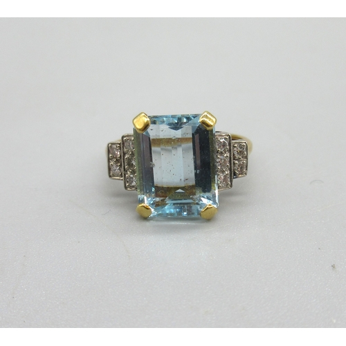 1007 - 18ct yellow gold aquamarine and diamond ring, the central emerald cut aquamarine, approx 3.85cts, in... 