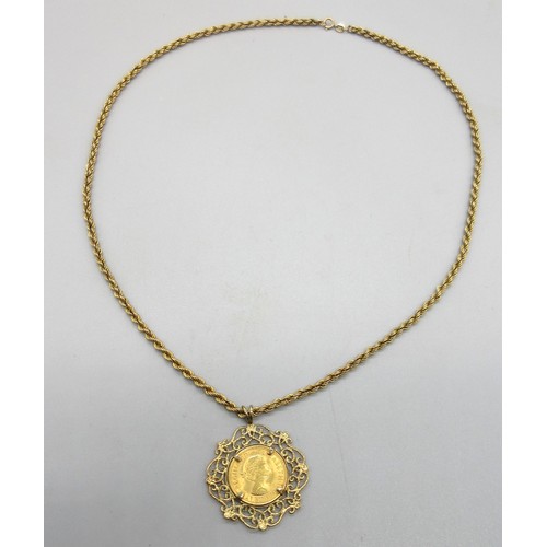 1010 - ER.II 1963 sovereign set in 9ct yellow gold ornate mount, stamped 375, on 9ct yellow gold rope twist... 