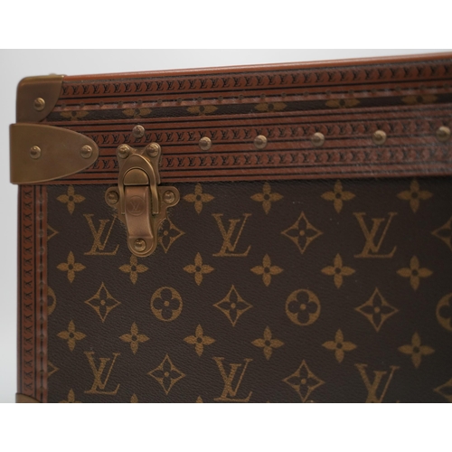 1420 - Louis Vuitton trunk case, brown monogram canvas, rounded leather carrying handle, with gold coloured... 