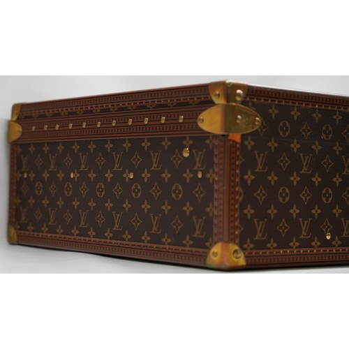 1420 - Louis Vuitton trunk case, brown monogram canvas, rounded leather carrying handle, with gold coloured... 