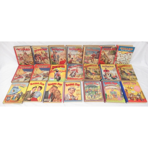 592 - Large mixed collection of children's annuals to inc. The Hotspur Book for Boys, The Wizard Book for ... 