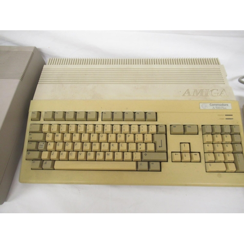 602 - Commodore Single Drive Floppy Disk Model 1541 (lacking power cable) Amiga Commodore A-500 Plus (lack... 