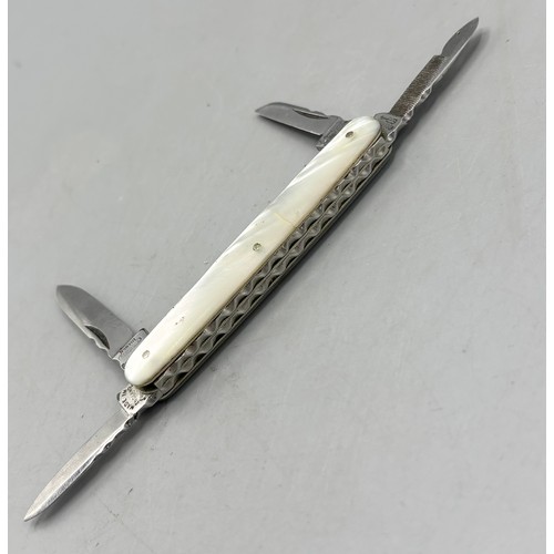 1358 - George Ibberson pocket knife, four steel blades stamped 'G.Ibberson & Co. Made in England Sheffield'... 