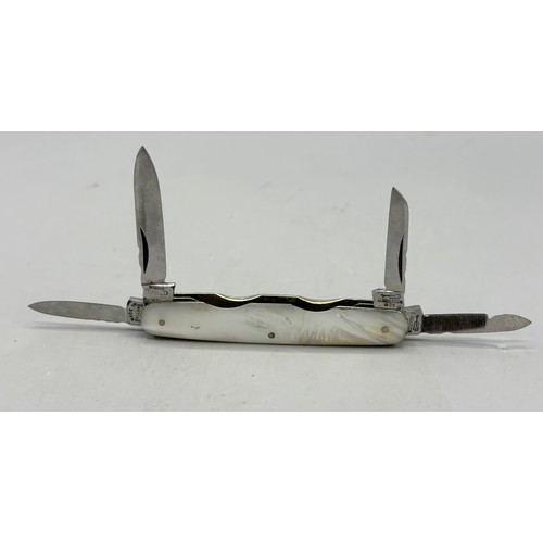 1358 - George Ibberson pocket knife, four steel blades stamped 'G.Ibberson & Co. Made in England Sheffield'... 