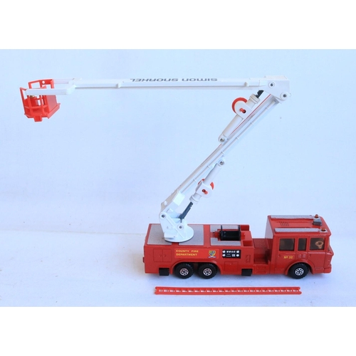 110 - Collection of mostly boxed and generally vintage 1970's/80's diecast fire engine models from Corgi, ... 