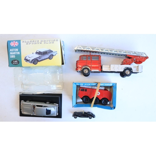 110 - Collection of mostly boxed and generally vintage 1970's/80's diecast fire engine models from Corgi, ... 