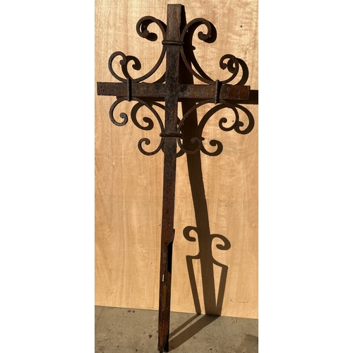 1713 - Cast iron cross, with scrolled detail and fixings, W67cm D26cm H170cm