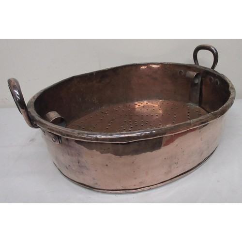 1231 - Large 18th/19thC country house oval copper fish kettle, rounded edges, twin handles and lift out dra... 