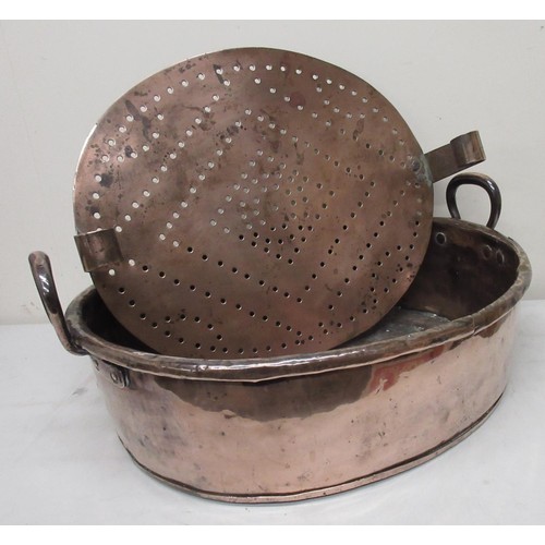 1231 - Large 18th/19thC country house oval copper fish kettle, rounded edges, twin handles and lift out dra... 