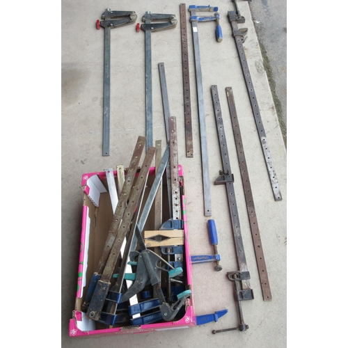 635 - Assortment of steel clamps with additional runners, longest 133cm. A/F, (qty)

POA  https://www.brad... 