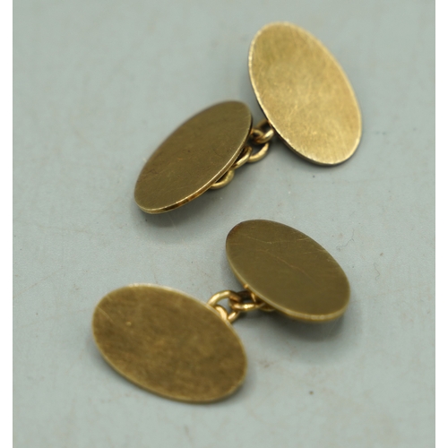 135 - 9ct yellow gold oval faced cufflinks, stamped 375, 8.07g

Shipping £23.00 plus vat (UK Only)