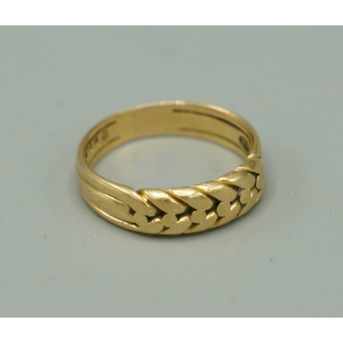 137 - 18ct yellow gold keepers ring, stamped 18, size M1/2, 4.51g

Shipping £20.00 plus vat (UK Only)