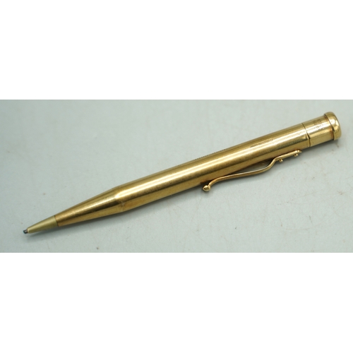 141 - 9ct yellow gold propelling pencil, engraved Bleachers Association 1900-1950, 17.77g

Shipping £28.00... 