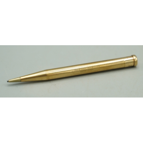 141 - 9ct yellow gold propelling pencil, engraved Bleachers Association 1900-1950, 17.77g

Shipping £28.00... 