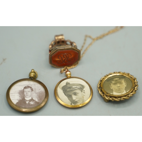 155 - 9ct yellow gold double sided portrait pendant on 9ct gold chain with barrel closure, 4.97g a yellow ... 